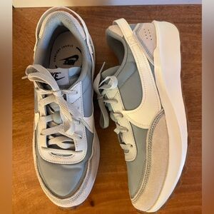 👟 Nike Waffle Debut SE Sneakers –Photon Dust/Summit White;Women’s 10.5 (Fit 9.5)